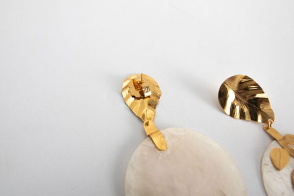 NACRE AND LEAVES EARRINGS - Image 6